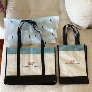 Vineyard Vines Black & Cream Tote Set with Blue Accents & Tissue for 1 Bag  EUC